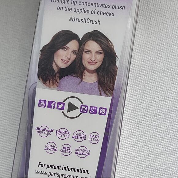 Real Techniques by Sam & Nic Limited Edition Makeup Beauty Blush Brush NWT - Picture 9 of 10